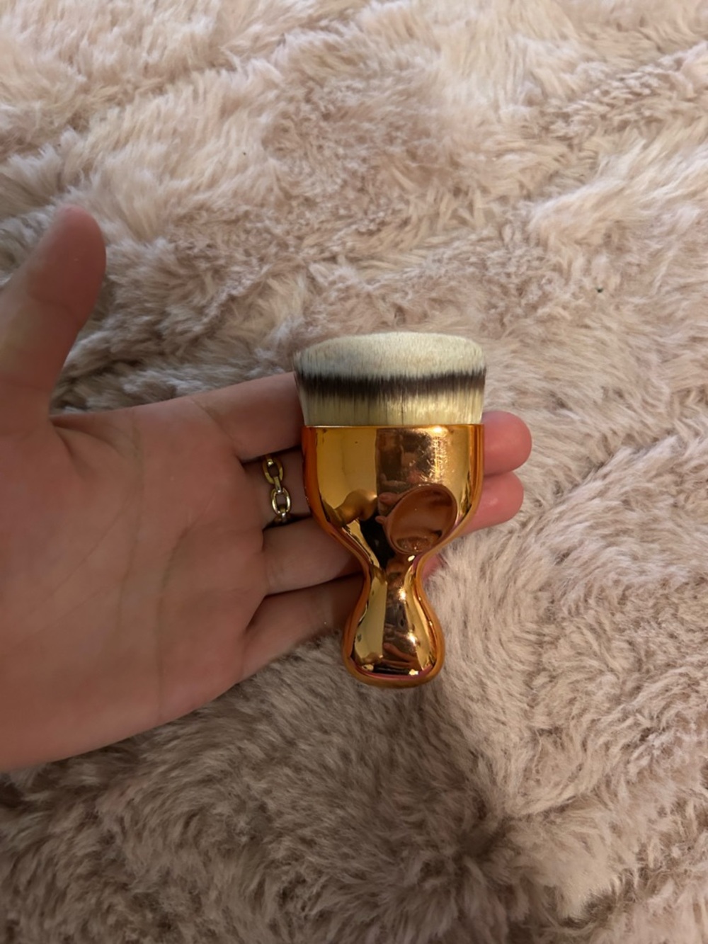Dense Kabuki Makeup Brush in Metallic Gold